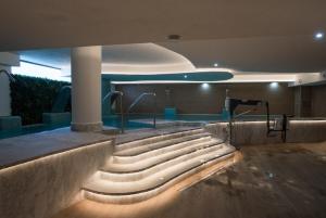 Imagen de la galería de Split-level apartment with spa & private rooftop, en Málaga
