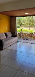 Et opholdsområde på Refúgio By Paty - Winterville Gravatá - família