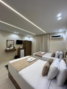 A bed or beds in a room at Dima Pyramids View