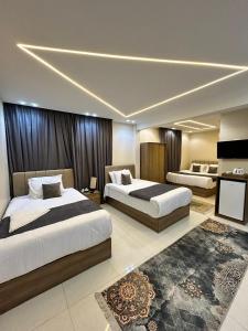 A bed or beds in a room at Dima Pyramids View