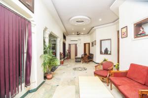 a living room with a couch and a table at Hotel O Lukergunj Holidays in Muthiganj