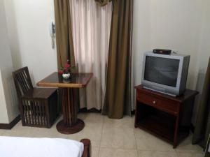TV a/nebo společenská místnost v ubytování Tubod Flowing Water Resort