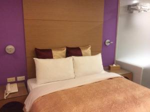 Postel nebo postele na pokoji v ubytování 紫園旅社Purple Garden Hotel + 10 fotografií
