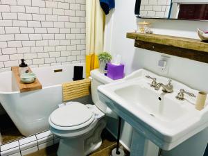 Gallery image of Sequoia Pine View Trailer Featured on HGTV in Wofford Heights
