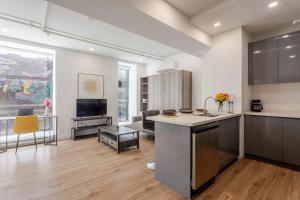 Η κουζίνα ή μικρή κουζίνα στο Modern Studio on Bishop - Spotlight MTL