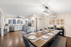 Dapur atau dapur kecil di Modern Lodge on 6 acres - 15 mins to Camelback