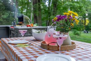 Kebun di luar Modern Lodge on 6 acres - 15 mins to Camelback