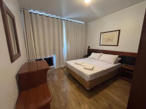 a bedroom with a bed with two towels on it at ENB | Flat hotel em SBC p/ 2 pp Espaço e Conforto in São Bernardo do Campo +46 photos