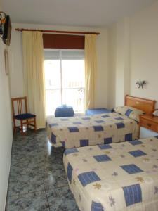 Un pat sau paturi într-o cameră la Hotel El Marino