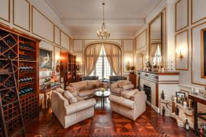Posezení v ubytování Dalat Palace Heritage Hotel