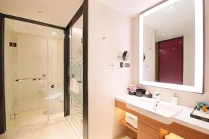 Phòng tắm tại Hampton by Hilton Shanghai Hongqiao NECC
