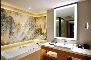 Phòng tắm tại Hampton by Hilton Shanghai Hongqiao NECC