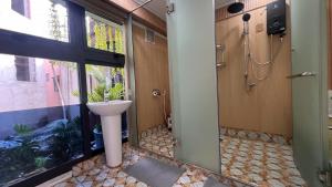 Bilik mandi di THU's APARTMENT near Ben Thanh Market +75 gambar