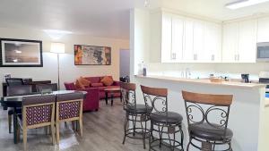a kitchen and living room with a bar and a couch at Santa Monica Executive Suites in Los Angeles
