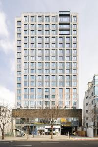 Το κτήριο όπου στεγάζεται  το ξενοδοχείο διαμερισμάτων