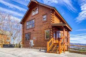 Φωτογραφία από το άλμπουμ του VIEWS! - Hot Tub - 3 Decks - Community Pool σε Park Settlement