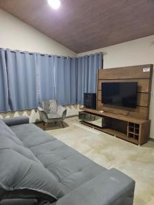 Μια τηλεόραση ή/και κέντρο ψυχαγωγίας στο Refúgio do ipê