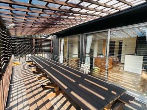 Uma varanda ou terraço em 時間を忘れる貸別荘オールブルー