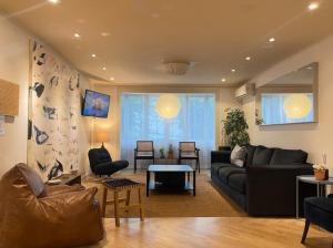 a living room with a couch and a table at Iee Sang House Room 3, 4 queen beds #COEX #Plastic surgery #Hospital #Lotte World #Free parking #Family #Friends in Seoul
