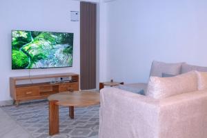 TV a/nebo společenská místnost v ubytování The Escape Nanyuki