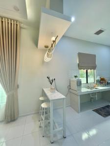 Кухня или мини-кухня в Rihays Palace Homestay Ketereh
 +12 фотографий