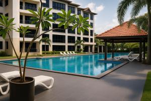 Bazén v ubytování Luxury Beachfront Apt - Samsuria Beach View Resort nebo v jeho okolí