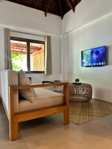 TV a/nebo společenská místnost v ubytování Yapak Beach Villas