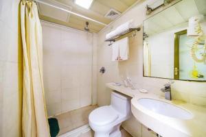 Koupelna v ubytování Kunlun Leju Business Hotel Kaifeng Gulou + 196 fotografií