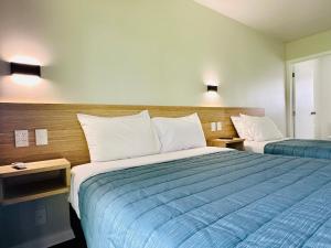 Ein Bett oder Betten in einem Zimmer der Unterkunft Airport Gold Star Motel