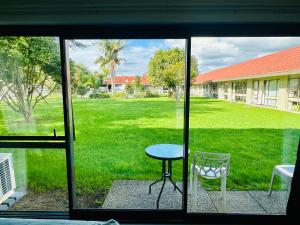 Ein Garten an der Unterkunft Airport Gold Star Motel