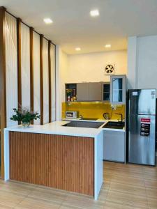 a kitchen with a counter and a refrigerator at Dalat Healing House - Villa Săn Mây Siêu Đỉnh in Da Thanh