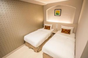 Postel nebo postele na pokoji v ubytování Golden Stone Hotel