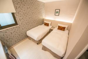 Postel nebo postele na pokoji v ubytování Golden Stone Hotel