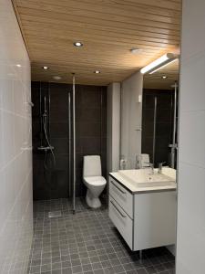 Ένα μπάνιο στο Modern Flat in City
