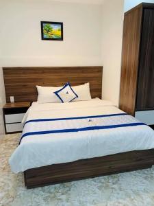 Postel nebo postele na pokoji v ubytování Hotel Trần Long