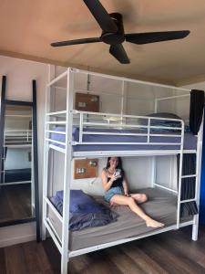 Cama ou camas em um quarto em Mad Monkey Hostel Coogee Beach