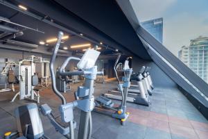 Fitness centrum a/nebo fitness zařízení v ubytování Queensland Hotel Bangkok