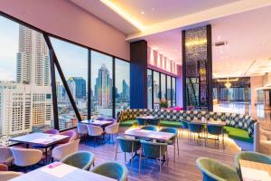 Posezení v ubytování Queensland Hotel Bangkok