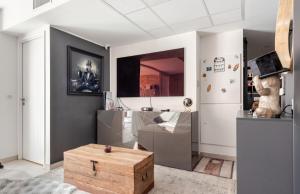 a living room with a table and a refrigerator at Casa de Marseille in Marseille
