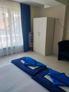 A bed or beds in a room at Exotic Guest House