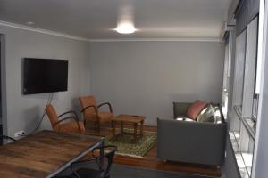 TV a/nebo společenská místnost v ubytování Braidwood Hotel