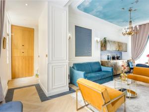 Część wypoczynkowa w obiekcie Merveil - Luxury Suite -Champs Elysees-Haussmann I