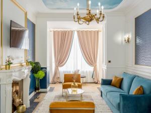Część wypoczynkowa w obiekcie Merveil - Luxury Suite -Champs Elysees-Haussmann I
