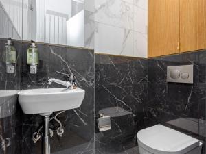 Łazienka w obiekcie Merveil - Luxury Suite -Champs Elysees-Haussmann I
