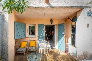 a porch with blue doors and a swing at Nid Bohème en Provence Calme & Terrasse Zen in Lorgues