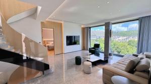 TV a/nebo společenská místnost v ubytování New Century Resort Wenzhou Golden Coast