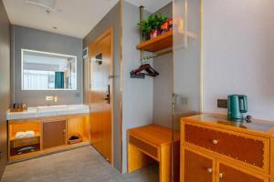 Φωτογραφία από το άλμπουμ του James Joyce Coffetel·Hefei Binhu Provincial Government Tangxihe Park Metro Station σε Hefei +247 φωτογραφίες