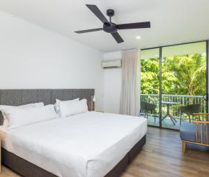Oaks Port Douglas Resort客房内的一张或多张床位