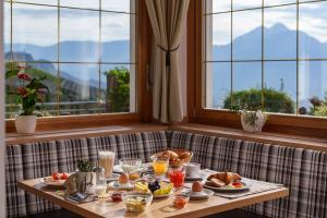 Nespecifikovaný výhled na hory nebo výhled na hory při pohledu z hotelu