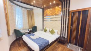 Postel nebo postele na pokoji v ubytování Siris Luxury Cottage